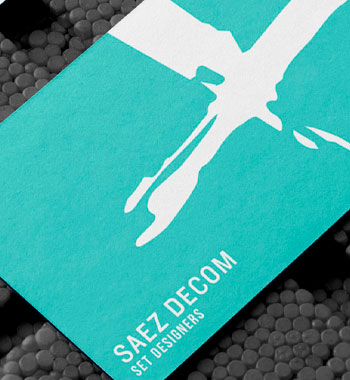 Targeta de treballador de Saez Decom dissenyada per l'estudi de disseny de comunicació gràfica Naau.